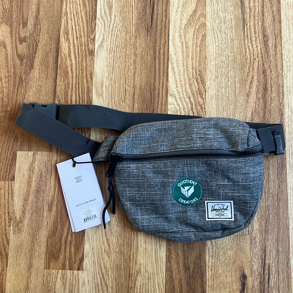 NWT Herschel Fifteen Hip Pack in "Raven Crosshatch"